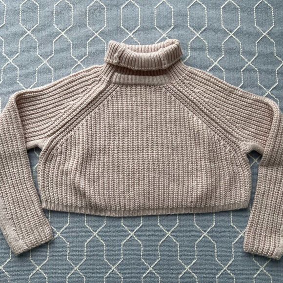 LF BSBW Cropped Knit Light Pink Turtle Neck Sweater - Size Small (WORN O… - Picture 2 of 6